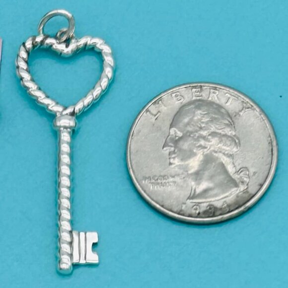 TIFFANY & Co SS Twist Rope Heart Key Charm EUC - Picture 3 of 5